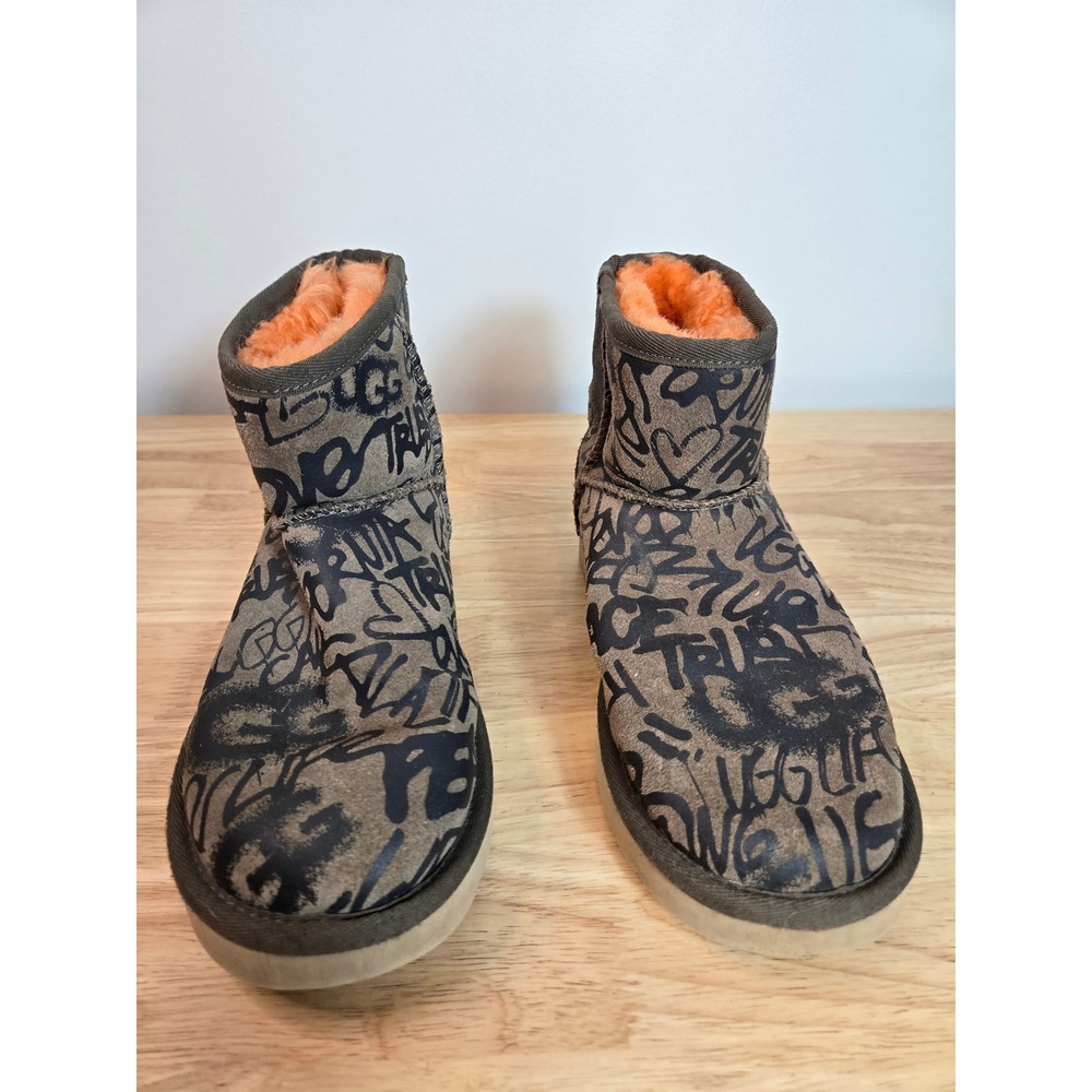 UGG Women's Graffiti Print Short Boots Tan Black Orange Lining Size 6